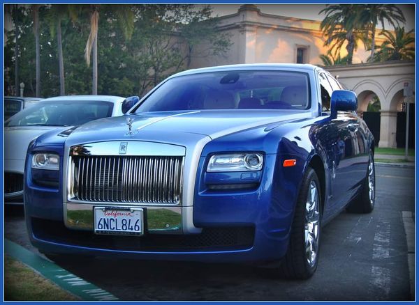 Bentley Mulsanne vs Rolls Royce Ghost - V8/V12 Luxury Saloons Compared